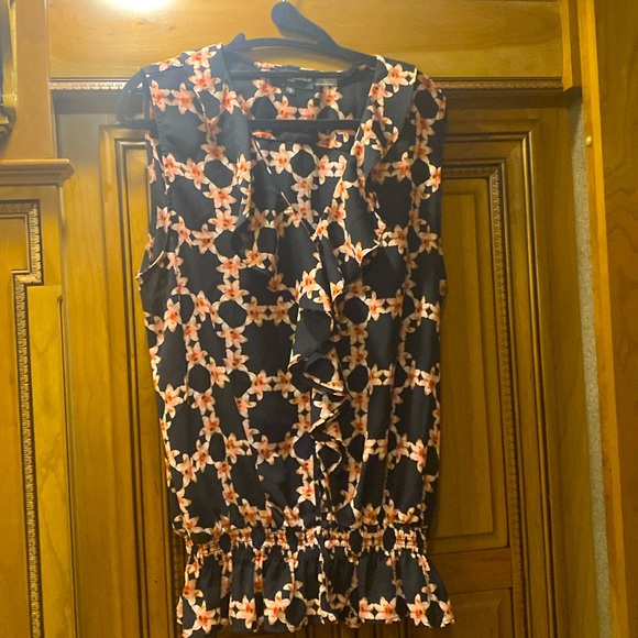 Karl Lagerfeld Tops - Karl Lagerfeld Paris Black Multi Floral Sleeveless Blouse Size Large